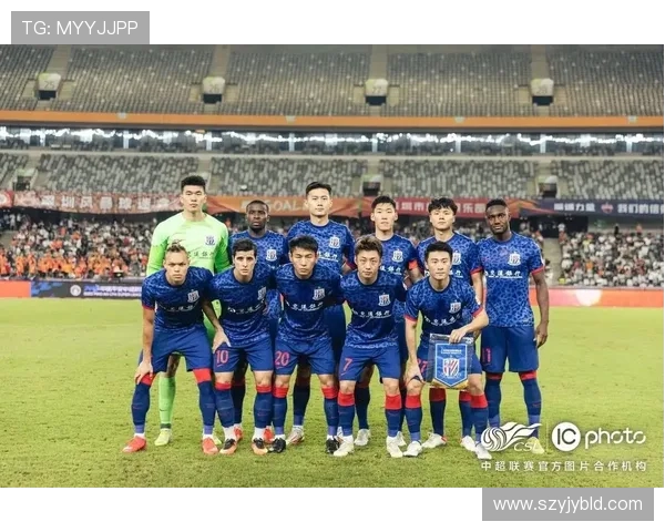 深圳足球队的拼搏之路：从低谷到大师赛的辉煌蜕变